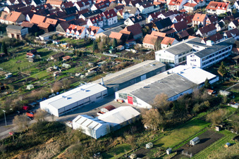 Vue aérienne de Locaux de l'usine DBK Heating Systems à Kandel dans le département Rhénanie-Palatinat, Allemagne