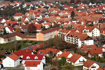 Vue aérienne de Salle des fêtes à Rheinzabern dans le département Rhénanie-Palatinat, Allemagne