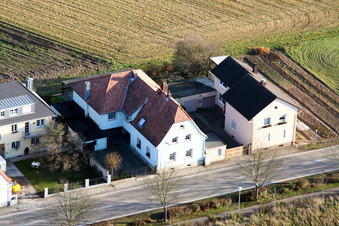 Vue aérienne de Rue Jockgrimer à Rheinzabern dans le département Rhénanie-Palatinat, Allemagne