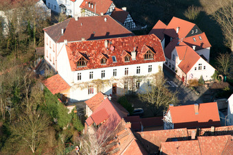 Ludwigstraße à Jockgrim dans le département Rhénanie-Palatinat, Allemagne du point de vue du drone