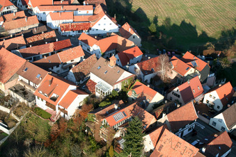 Ludwigstraße à Jockgrim dans le département Rhénanie-Palatinat, Allemagne depuis l'avion