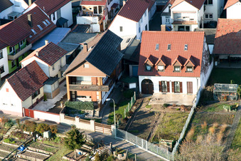 Vue aérienne de Rue de la gare à Jockgrim dans le département Rhénanie-Palatinat, Allemagne