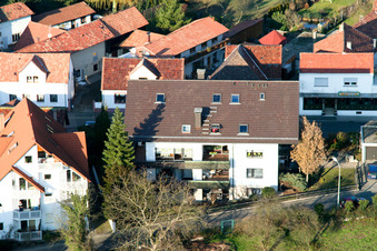Vue oblique de Rue de la gare à Jockgrim dans le département Rhénanie-Palatinat, Allemagne