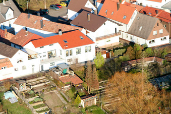 Rue de la gare à Jockgrim dans le département Rhénanie-Palatinat, Allemagne depuis l'avion