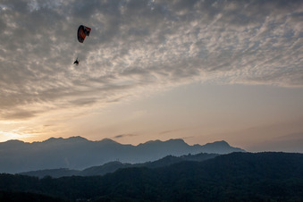Vue aérienne de Cavasso Nuovo dans le département Pordenone, Italie