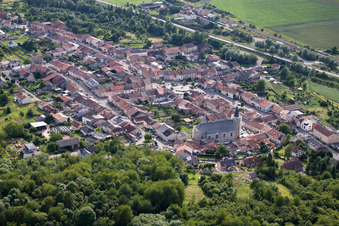 Vue aérienne de Kœnigsmacker dans le département Moselle, France
