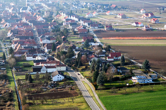 Vue aérienne de Entrée de la ville par l'ouest à le quartier Schaidt in Wörth am Rhein dans le département Rhénanie-Palatinat, Allemagne