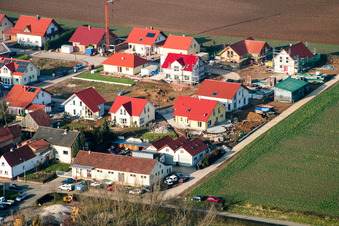 Vue aérienne de Anneau de Seltz à le quartier Kleinsteinfeld in Niederotterbach dans le département Rhénanie-Palatinat, Allemagne