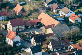 Vue aérienne de Niedergasse à le quartier Kleinsteinfeld in Niederotterbach dans le département Rhénanie-Palatinat, Allemagne