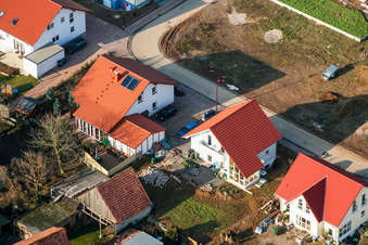 Vue aérienne de Anneau de Seltz à le quartier Kleinsteinfeld in Niederotterbach dans le département Rhénanie-Palatinat, Allemagne