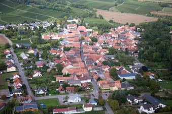 Vue aérienne de Quartier Heuchelheim in Heuchelheim-Klingen dans le département Rhénanie-Palatinat, Allemagne