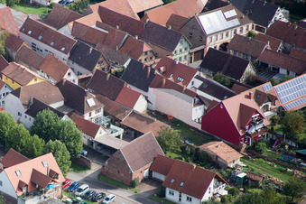 Quartier Heuchelheim in Heuchelheim-Klingen dans le département Rhénanie-Palatinat, Allemagne vue d'en haut