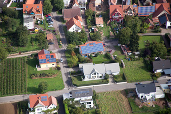 Vue d'oiseau de Quartier Heuchelheim in Heuchelheim-Klingen dans le département Rhénanie-Palatinat, Allemagne