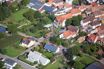 Quartier Heuchelheim in Heuchelheim-Klingen dans le département Rhénanie-Palatinat, Allemagne du point de vue du drone