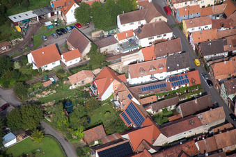 Quartier Heuchelheim in Heuchelheim-Klingen dans le département Rhénanie-Palatinat, Allemagne vue d'en haut