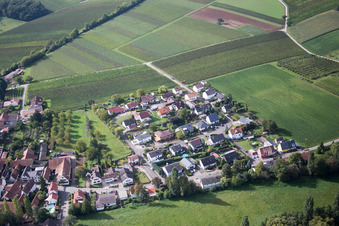 Vue aérienne de Au moulin à huile à le quartier Heuchelheim in Heuchelheim-Klingen dans le département Rhénanie-Palatinat, Allemagne