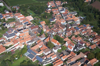 Vue d'oiseau de Quartier Heuchelheim in Heuchelheim-Klingen dans le département Rhénanie-Palatinat, Allemagne