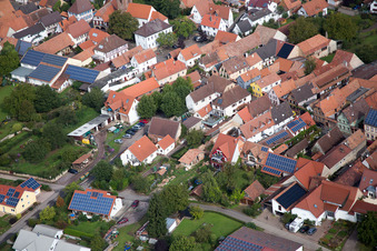 Enregistrement par drone de Quartier Heuchelheim in Heuchelheim-Klingen dans le département Rhénanie-Palatinat, Allemagne