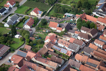 Vue oblique de Village - Vue à le quartier Heuchelheim in Heuchelheim-Klingen dans le département Rhénanie-Palatinat, Allemagne