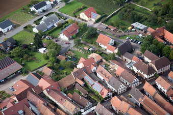 Quartier Heuchelheim in Heuchelheim-Klingen dans le département Rhénanie-Palatinat, Allemagne vue d'en haut