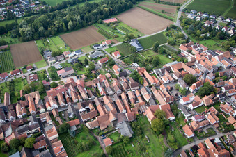 Quartier Heuchelheim in Heuchelheim-Klingen dans le département Rhénanie-Palatinat, Allemagne vue du ciel