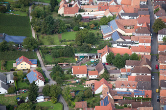 Quartier Heuchelheim in Heuchelheim-Klingen dans le département Rhénanie-Palatinat, Allemagne du point de vue du drone