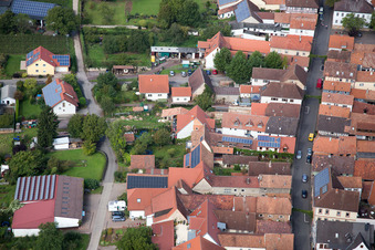 Quartier Heuchelheim in Heuchelheim-Klingen dans le département Rhénanie-Palatinat, Allemagne d'un drone