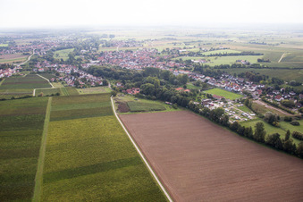 Quartier Ingenheim in Billigheim-Ingenheim dans le département Rhénanie-Palatinat, Allemagne d'en haut