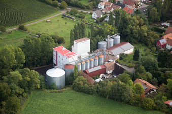 Vue aérienne de Moulin Ludwigs à le quartier Ingenheim in Billigheim-Ingenheim dans le département Rhénanie-Palatinat, Allemagne