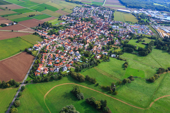 Vue aérienne de Vue du village depuis l'ouest à Rohrbach dans le département Rhénanie-Palatinat, Allemagne