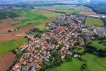 Vue aérienne de Vue du village depuis l'ouest à Rohrbach dans le département Rhénanie-Palatinat, Allemagne