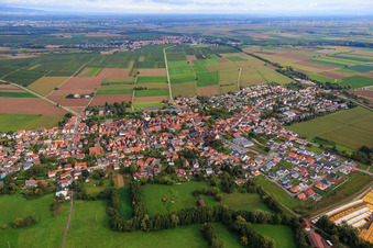 Vue aérienne de Vue d'ensemble de la ville depuis le sud-ouest à Rohrbach dans le département Rhénanie-Palatinat, Allemagne