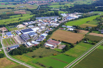Vue aérienne de Zone industrielle de Horst vue de l'ouest à le quartier Minderslachen in Kandel dans le département Rhénanie-Palatinat, Allemagne