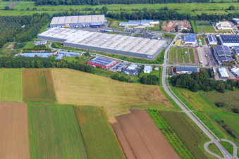 Vue aérienne de Zone industrielle de Horst vue du sud à le quartier Minderslachen in Kandel dans le département Rhénanie-Palatinat, Allemagne