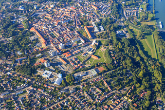 Vue d'ensemble du centre-ville depuis le sud à Germersheim dans le département Rhénanie-Palatinat, Allemagne d'en haut