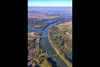 Vue aérienne de Ponts sur le Rhin pour le chemin de fer et la route fédérale 35 à Germersheim dans le département Rhénanie-Palatinat, Allemagne