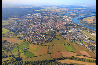 Vue oblique de Vue d'ensemble de la ville depuis le sud à Speyer dans le département Rhénanie-Palatinat, Allemagne