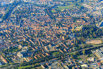Vue aérienne de Centre-ville au nord de la B39 à Speyer dans le département Rhénanie-Palatinat, Allemagne