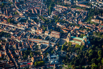 Vue aérienne de Bâtiment de l'église de la cathédrale dans la vieille ville à Speyer dans le département Rhénanie-Palatinat, Allemagne