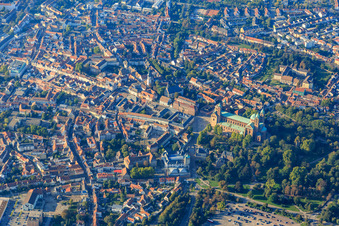 Vue aérienne de Maximilianstraße de l'Altpörtel à la Domplatz à Speyer dans le département Rhénanie-Palatinat, Allemagne