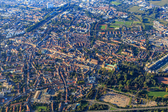 Vue aérienne de Maximilianstraße de l'Altpörtel à la Domplatz à Speyer dans le département Rhénanie-Palatinat, Allemagne
