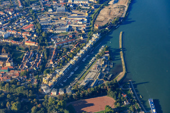 Vue aérienne de Marina et développement de luxe sur Hafenstr à Speyer dans le département Rhénanie-Palatinat, Allemagne