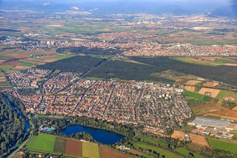 Vue aérienne de Vue de la ville depuis le sud-ouest à Ketsch dans le département Bade-Wurtemberg, Allemagne