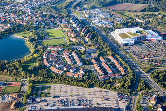Vue aérienne de Rue Wilhelm-Peters à le quartier Rheinau in Mannheim dans le département Bade-Wurtemberg, Allemagne