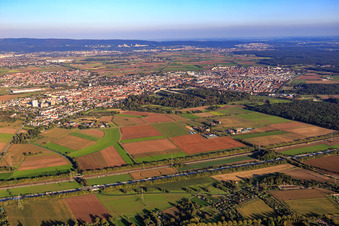 Vue aérienne de Vue de la ville depuis le nord-ouest à Schwetzingen dans le département Bade-Wurtemberg, Allemagne