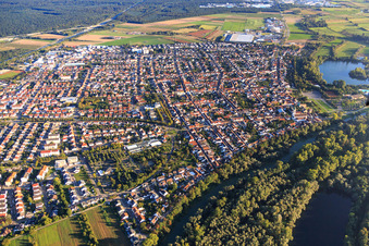 Vue aérienne de Vue de la ville depuis le nord-ouest à Ketsch dans le département Bade-Wurtemberg, Allemagne