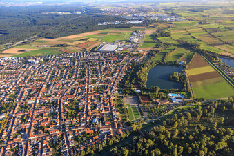 Vue aérienne de Vue de la ville depuis le nord-ouest à Ketsch dans le département Bade-Wurtemberg, Allemagne