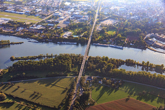 Vue aérienne de Pont de Salier sur le Rhin à Speyer dans le département Rhénanie-Palatinat, Allemagne
