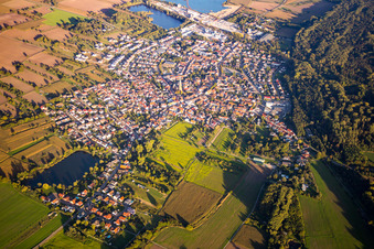 Vue aérienne de Du nord-ouest à le quartier Rheinsheim in Philippsburg dans le département Bade-Wurtemberg, Allemagne