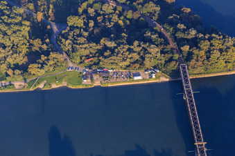 Vue oblique de Ponts sur le Rhin pour le chemin de fer à Germersheim dans le département Rhénanie-Palatinat, Allemagne